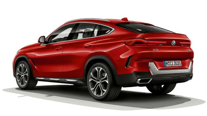 BMW xLine felszereltségű BMW X6, farrész. A BMW X6 BMW xLine változata rézsútos hátulnézetből.