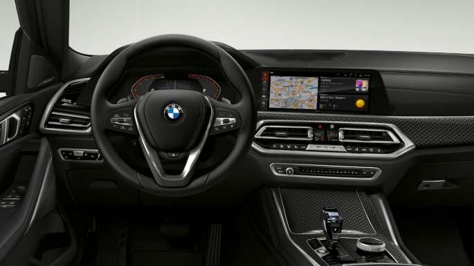 BMW xLine felszereltségű BMW X6, műszerfal. A BMW X6 BMW xLine változatának belső tere a műszerfallal.