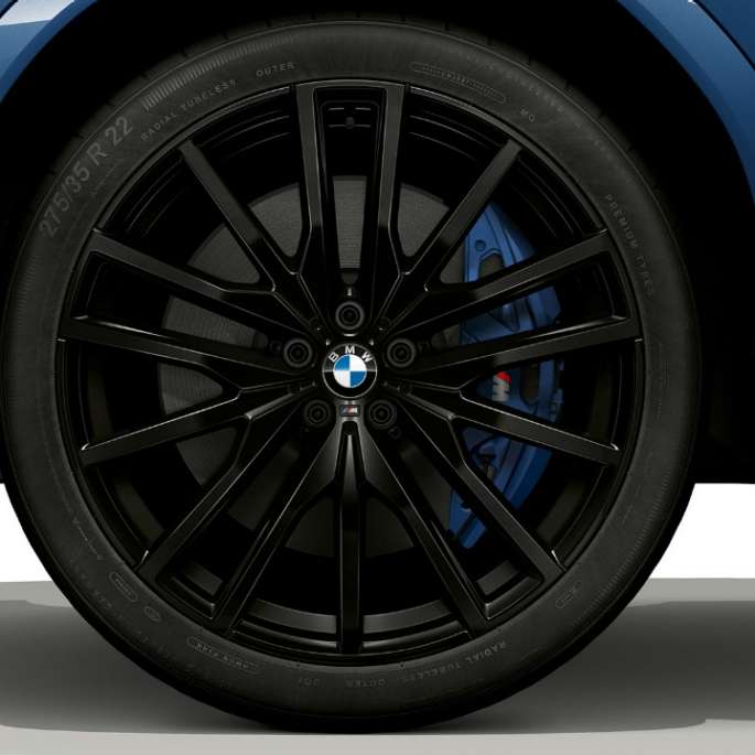 M Sport csomaggal ellátott BMW X6, könnyűfém keréktárcsa. Egy M Sport csomaggal ellátott BMW X6 könnyűfém keréktárcsája.