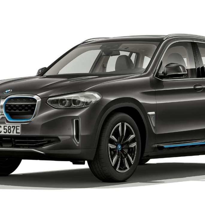 BMW iX3, G08, 2020, „Inspiring” modell, rézsútos elölnézet BMW iX3, G08, 2020, „Inspiring” modell, Sophisto szürke briliáns hatással, rézsútos elölnézet