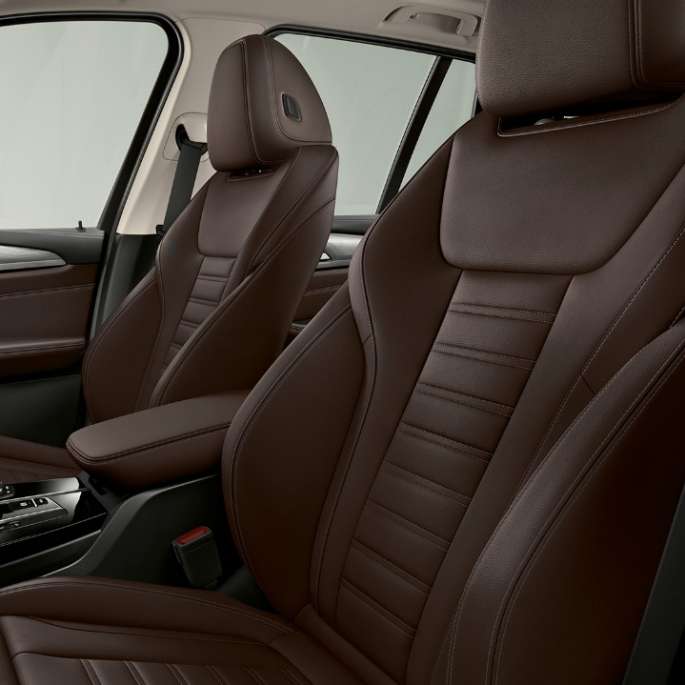 BMW iX3, G08, „Impressive” modell, fekete Vernasca bőrkárpittal borított sportülések BMW iX3, G08, 2020, „Impressive” modell, sportülések a vezető és az első utas számára fekete Vernasca bőrkárpittal, belső tér