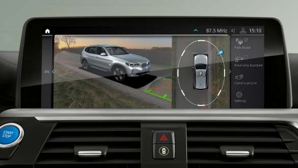 Parkolóasszisztens Plus, BMW iX3, G08 Parkolóasszisztens Plus, BMW iX3, G08, 2020, központi kijelző, belső tér
