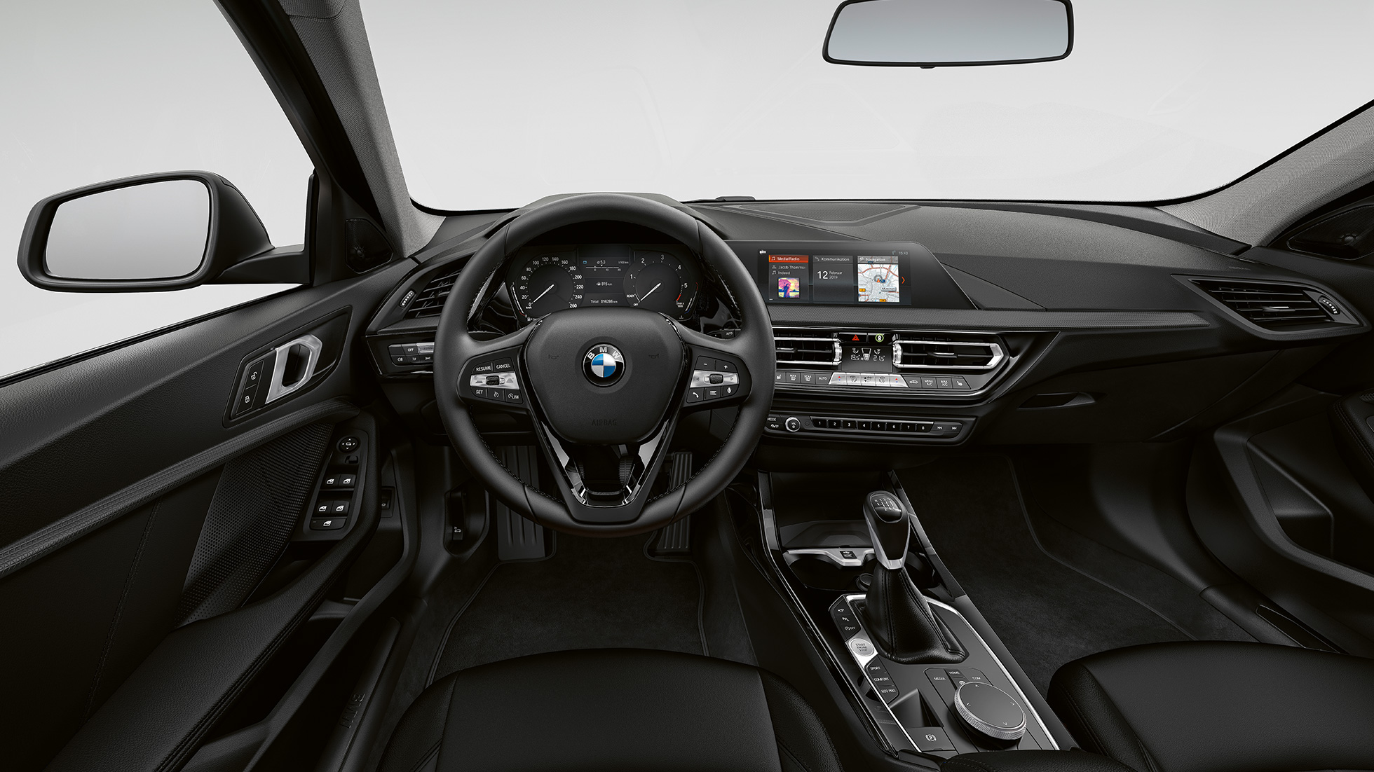 Bőrkormány. BMW 1-es, Advantage modell, műszerfal a bőrkormánnyal.