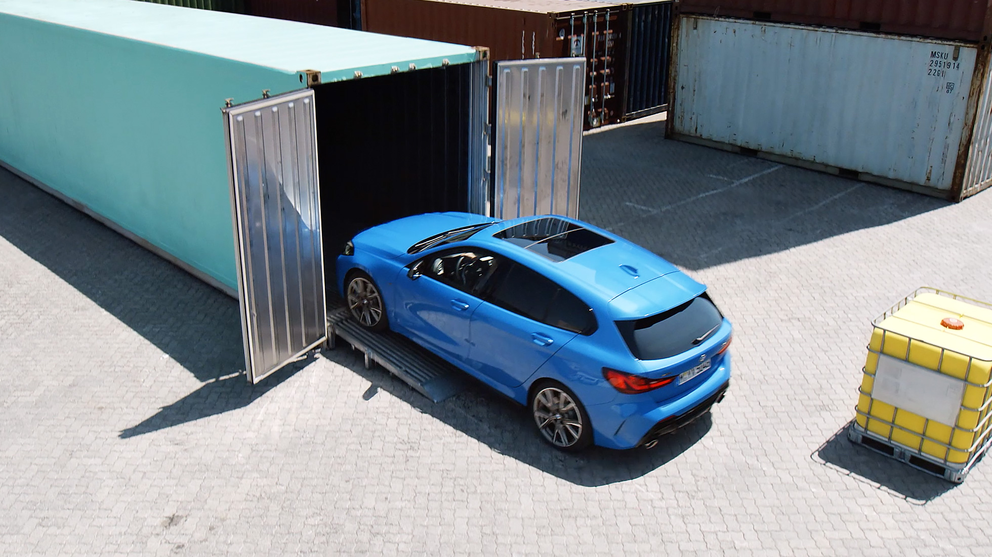 BMW 1-es, Parkolóasszisztens. A BMW 1-es Tolatási asszisztenssel ellátott Parkolóasszisztense.