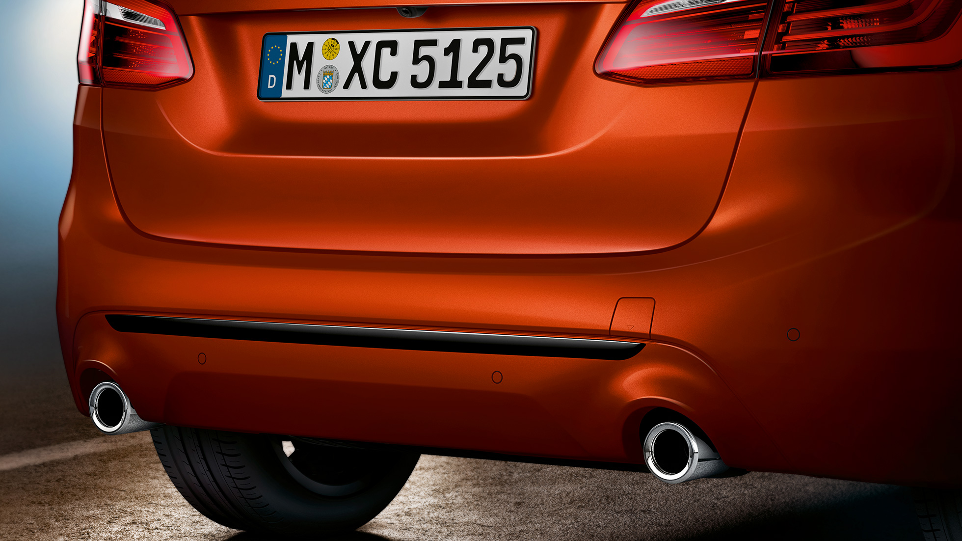 Hátsó rész, BMW 2 Active Tourer Hátsó rész, BMW 2 Active Tourer, 220i, F45, Sunset narancs metál, a far közelről