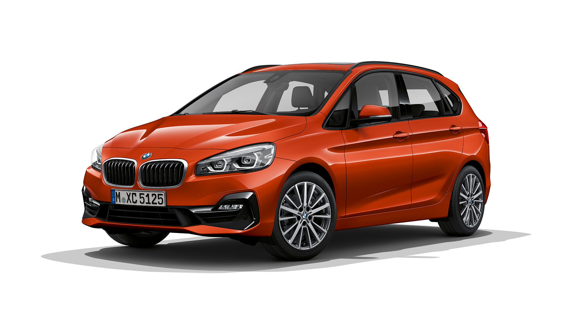 Rézsútos elölnézet, BMW 2 Active Tourer, Sport Line modell BMW 2 Active Tourer, Sport Line modell, 220i, F45, Sunset narancs metál, rézsútos elölnézet