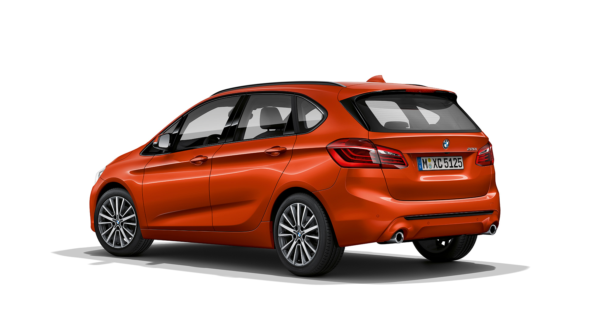 Rézsútos hátulnézet, BMW 2 Active Tourer, Sport Line modell BMW 2 Active Tourer, Sport Line modell, 220i, F45, Sunset narancs metál, rézsútos hátulnézet