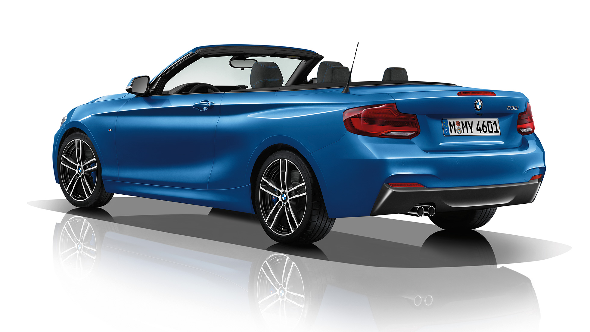 BMW 2-es Cabrio, az M Sport modellváltozat háromnegyedes hátulnézetből BMW 2-es Cabrio, az M Sport modellváltozat háromnegyedes hátulnézetből