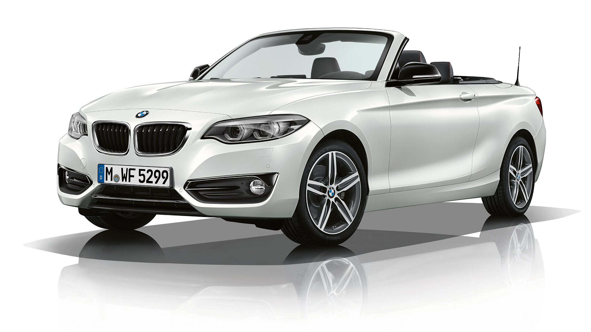 BMW 2-es Cabrio, a Sport Line modellváltozat háromnegyedes elölnézetből BMW 2-es Cabrio, a Sport Line modellváltozat háromnegyedes elölnézetből