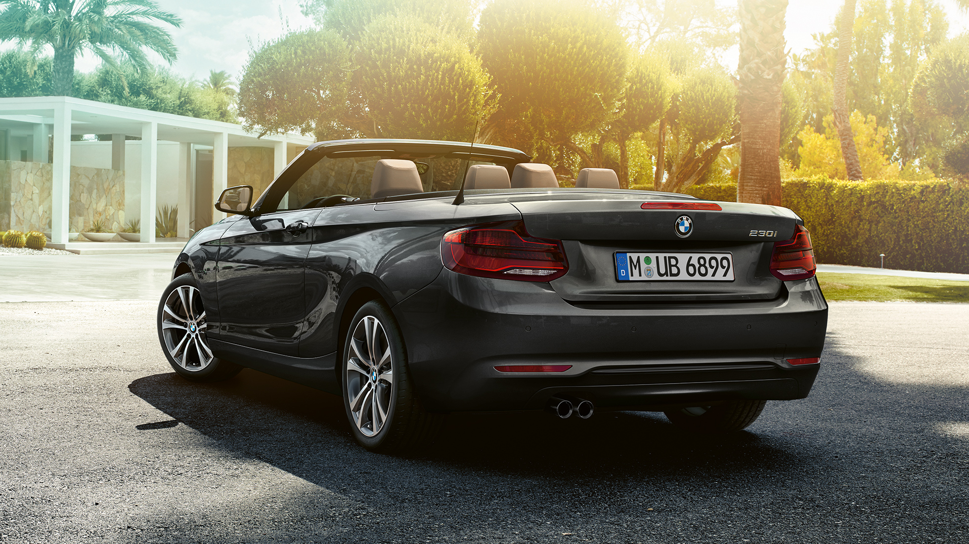 BMW 2-es Cabrio, háromnegyedes hátulnézet BMW 2-es Cabrio, háromnegyedes hátulnézet