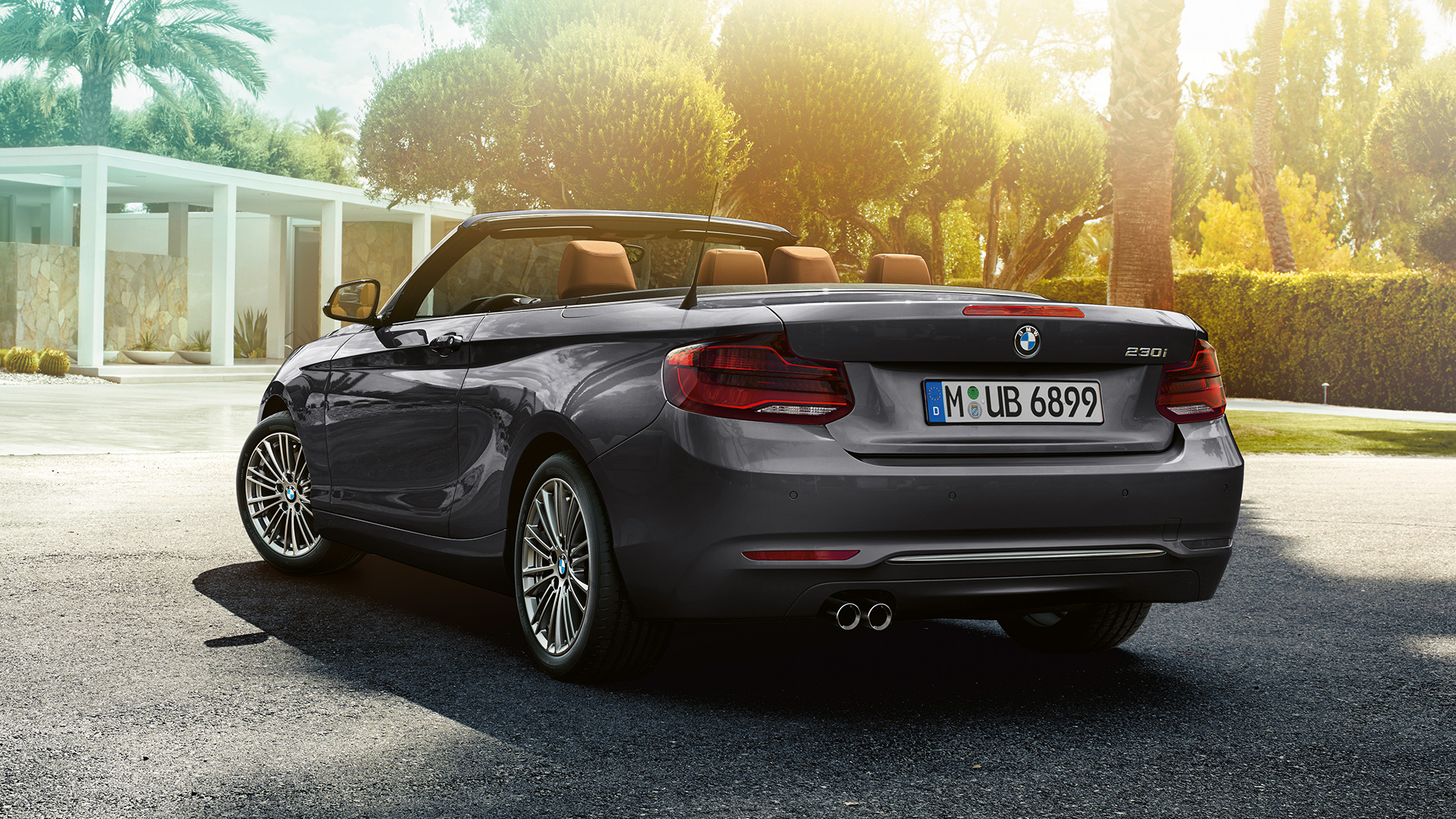 BMW 2-es Cabrio, háromnegyedes hátulnézet BMW 2-es Cabrio, háromnegyedes hátulnézet