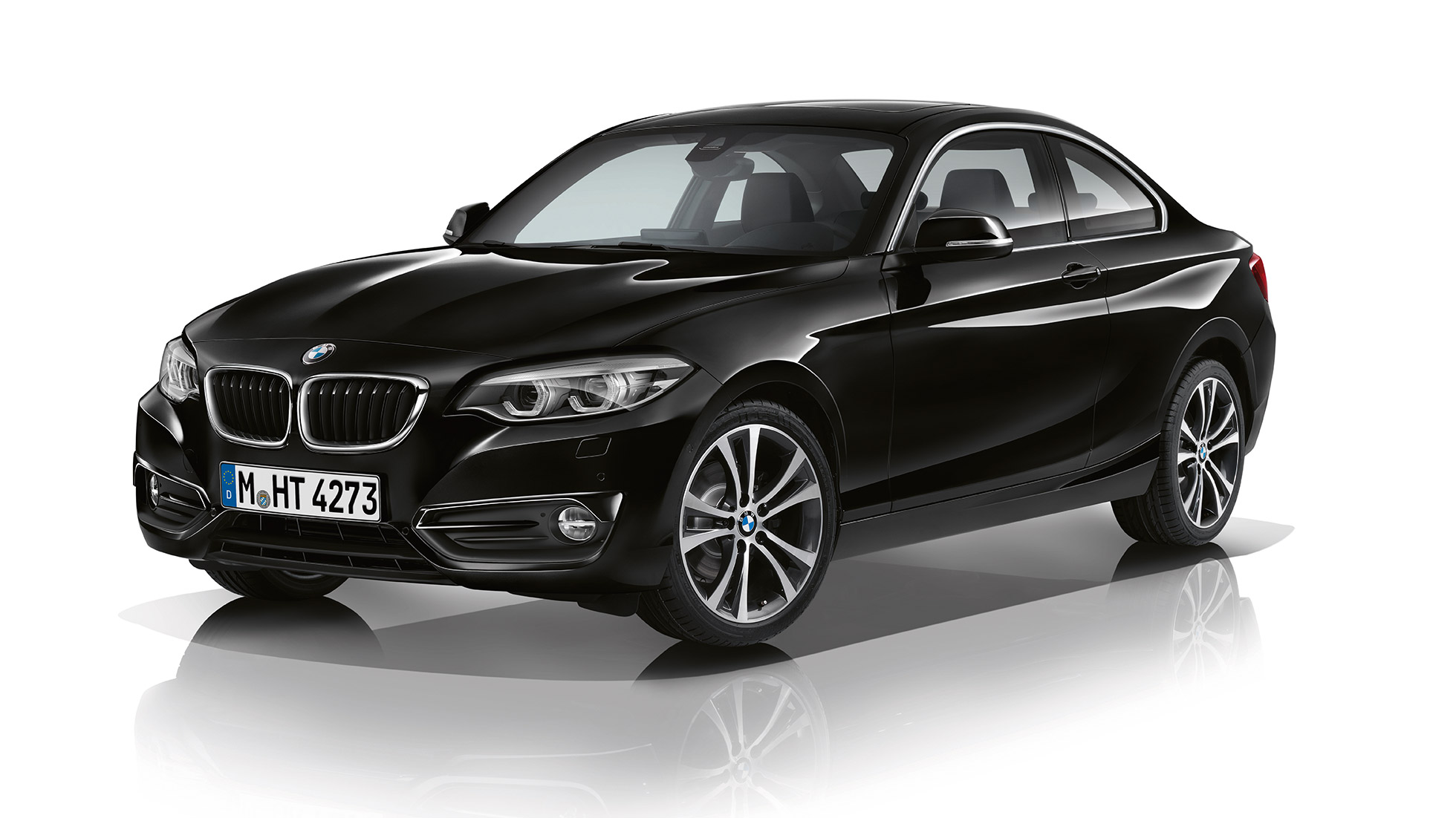 BMW 2-es Coupé, a Sport Line modellváltozat háromnegyedes elölnézetből BMW 2-es Coupé, a Sport Line modellváltozat háromnegyedes elölnézetből