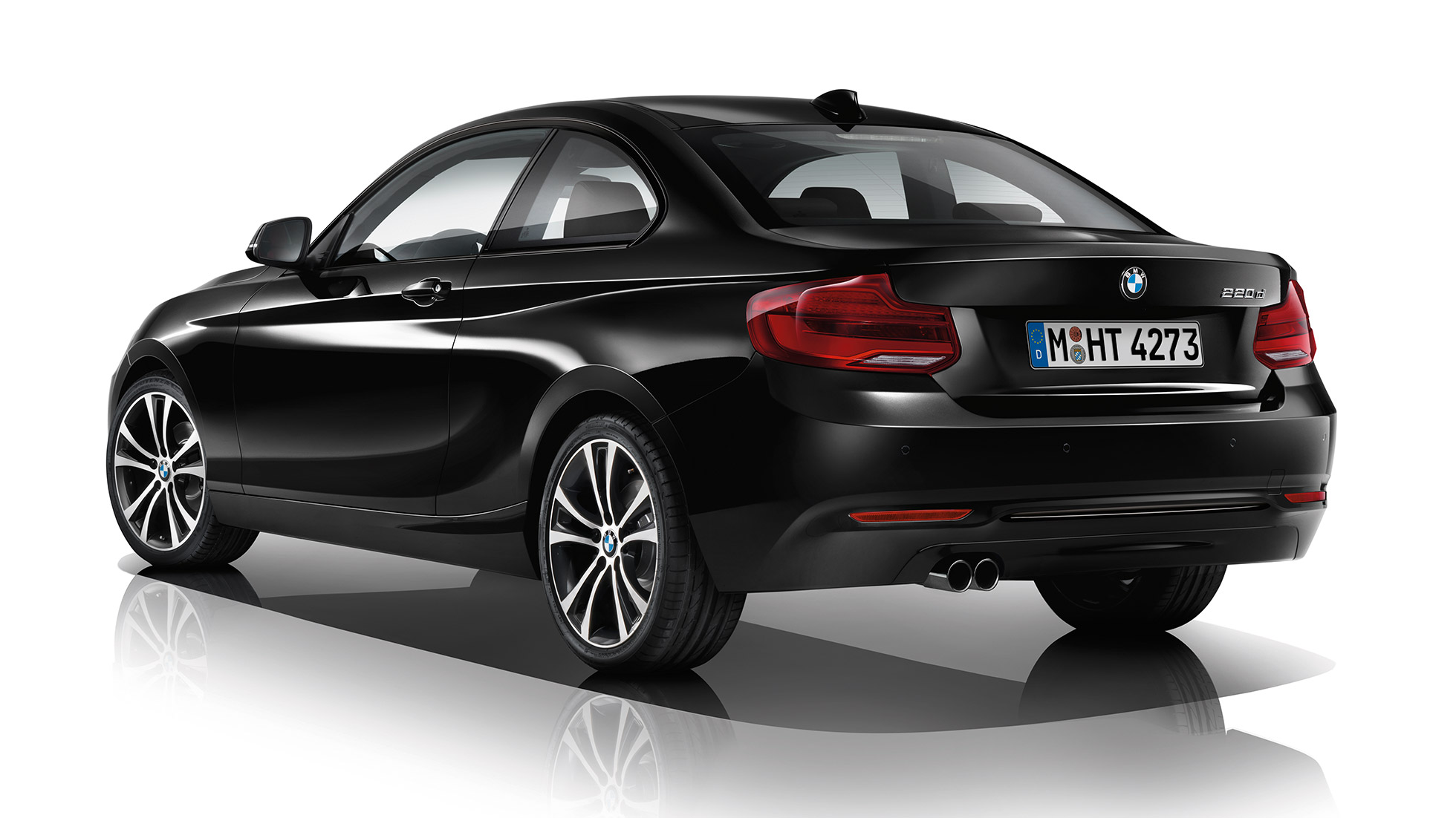 BMW 2-es Coupé, a Sport Line modellváltozat háromnegyedes hátulnézetből BMW 2-es Coupé, a Sport Line modellváltozat háromnegyedes hátulnézetből