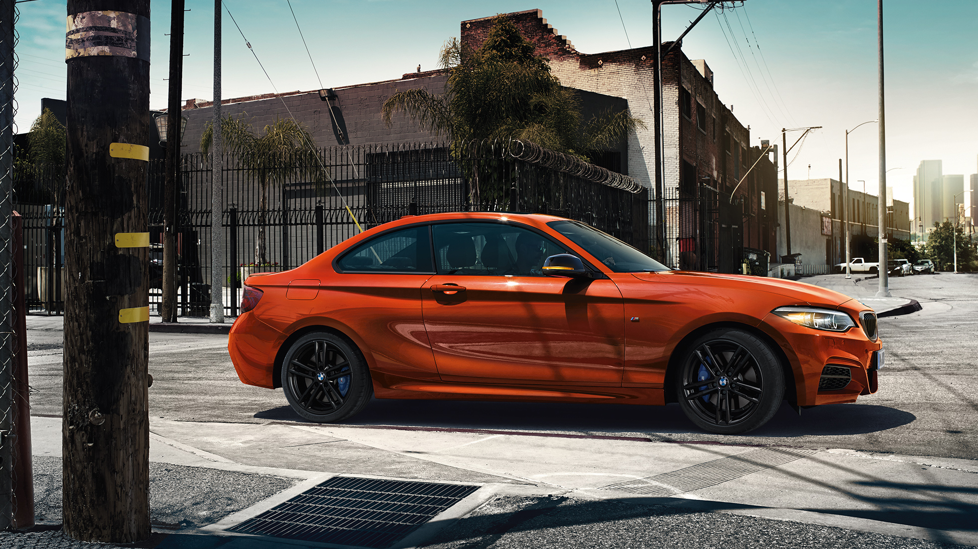 BMW 2-es Coupé, oldalnézet BMW 2-es Coupé, oldalnézet