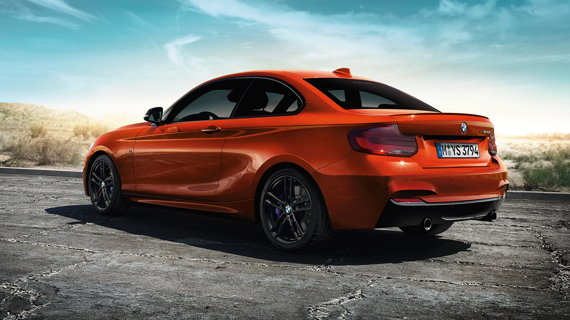 BMW 2-es Coupé, háromnegyedes hátulnézet BMW 2-es Coupé, háromnegyedes hátulnézet