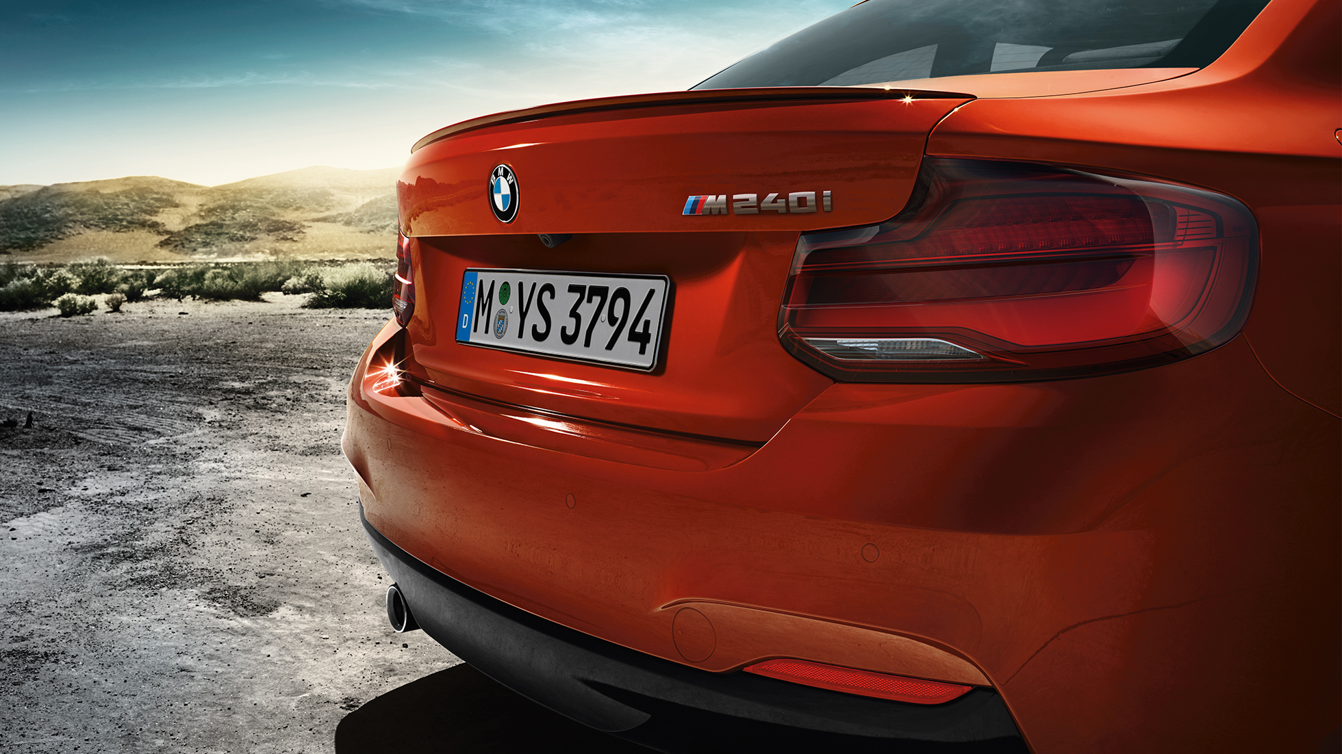 BMW 2-es Coupé, hátsó típusmegjelölés BMW 2-es Coupé, hátsó típusmegjelölés