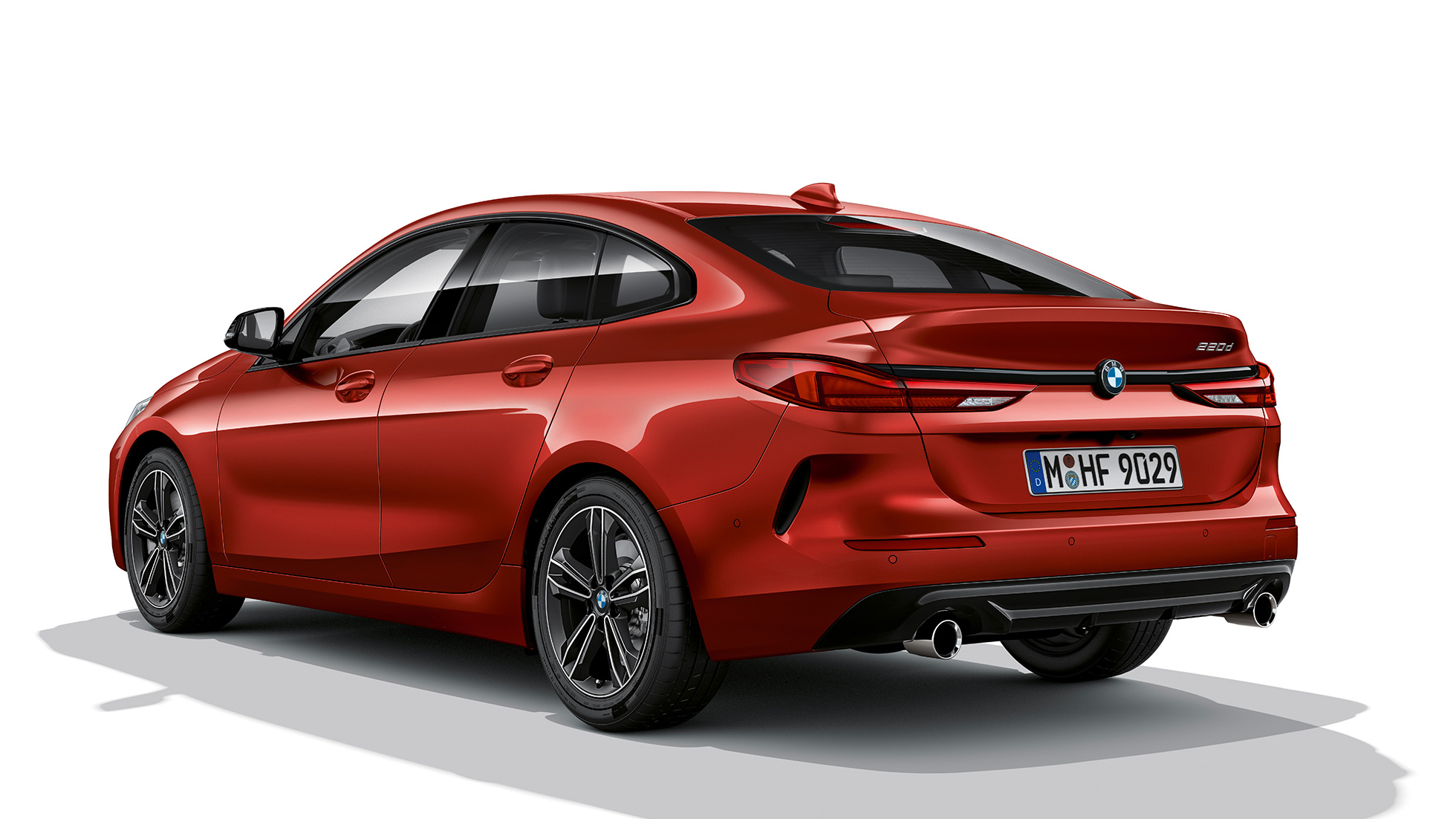 BMW Individual magasfényű Shadow Line, BMW 2 Gran Coupé, Sport Line modell BMW Individual magasfényű Shadow Line, BMW 2 Gran Coupé, Sport Line modell, Melbourne vörös, F44, rézsútos hátulnézet