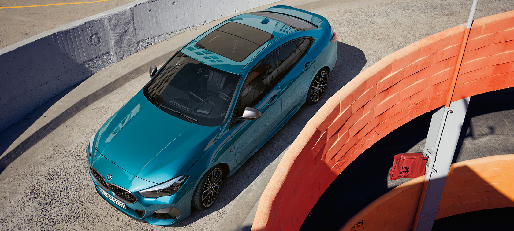 BMW 2 Gran Coupé, Panoráma üvegtető BMW 2 Gran Coupé Panoráma üvegtetővel, Snapper Rocks kék metálfényezés, F44, felülnézet