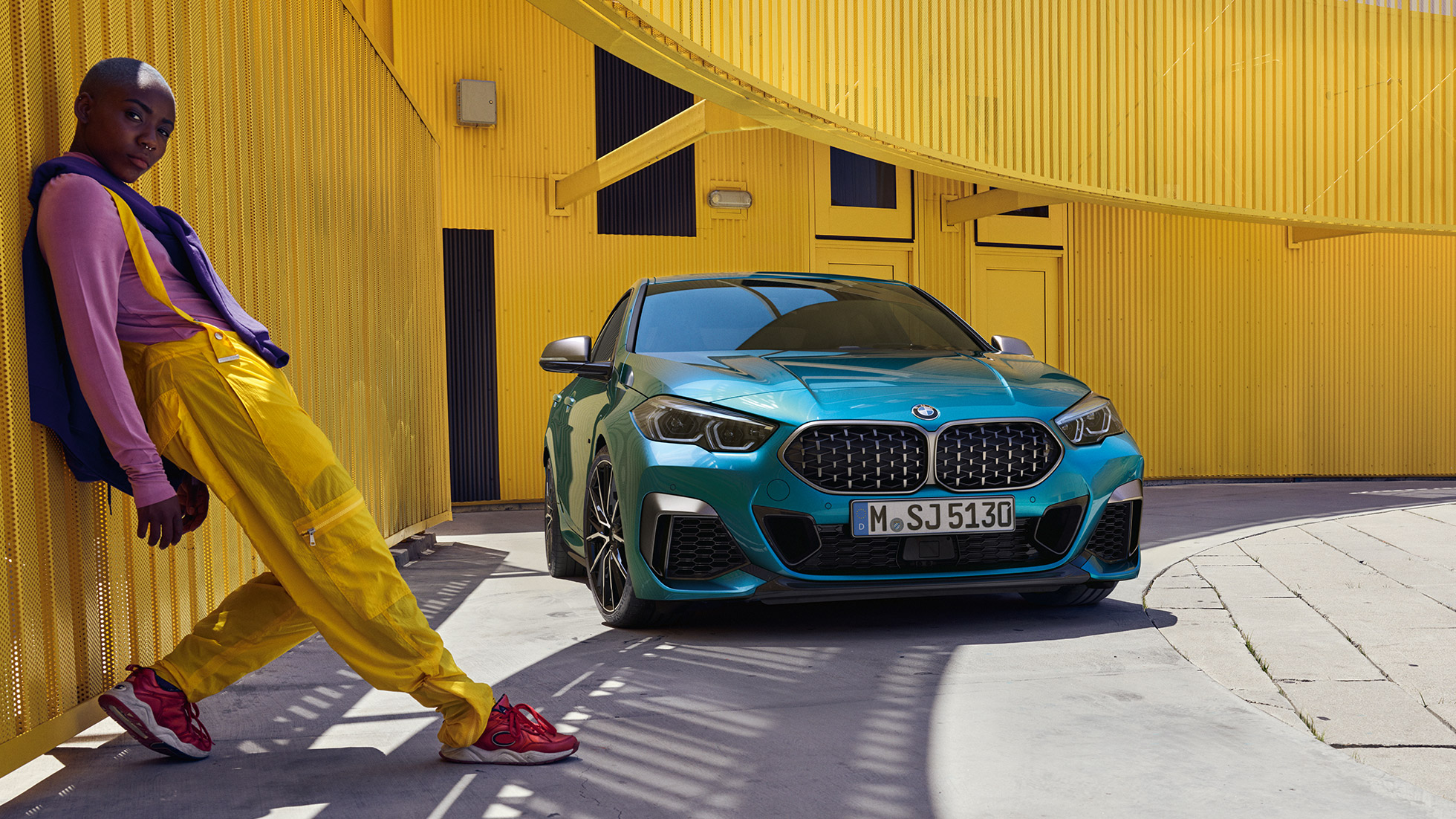 Orr-rész, BMW 2 Gran Coupé BMW 2 Gran Coupé hálómintás betéttel rendelkező dupla vesével, Snapper Rocks kék metálfényezés, F44, rézsútos elölnézet