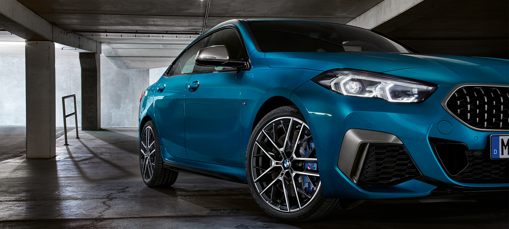BMW 2 Gran Coupé, rézsútos elölnézet BMW 2 Gran Coupé, Snapper Rocks kék metálfényezés, F44, rézsútos elölnézet