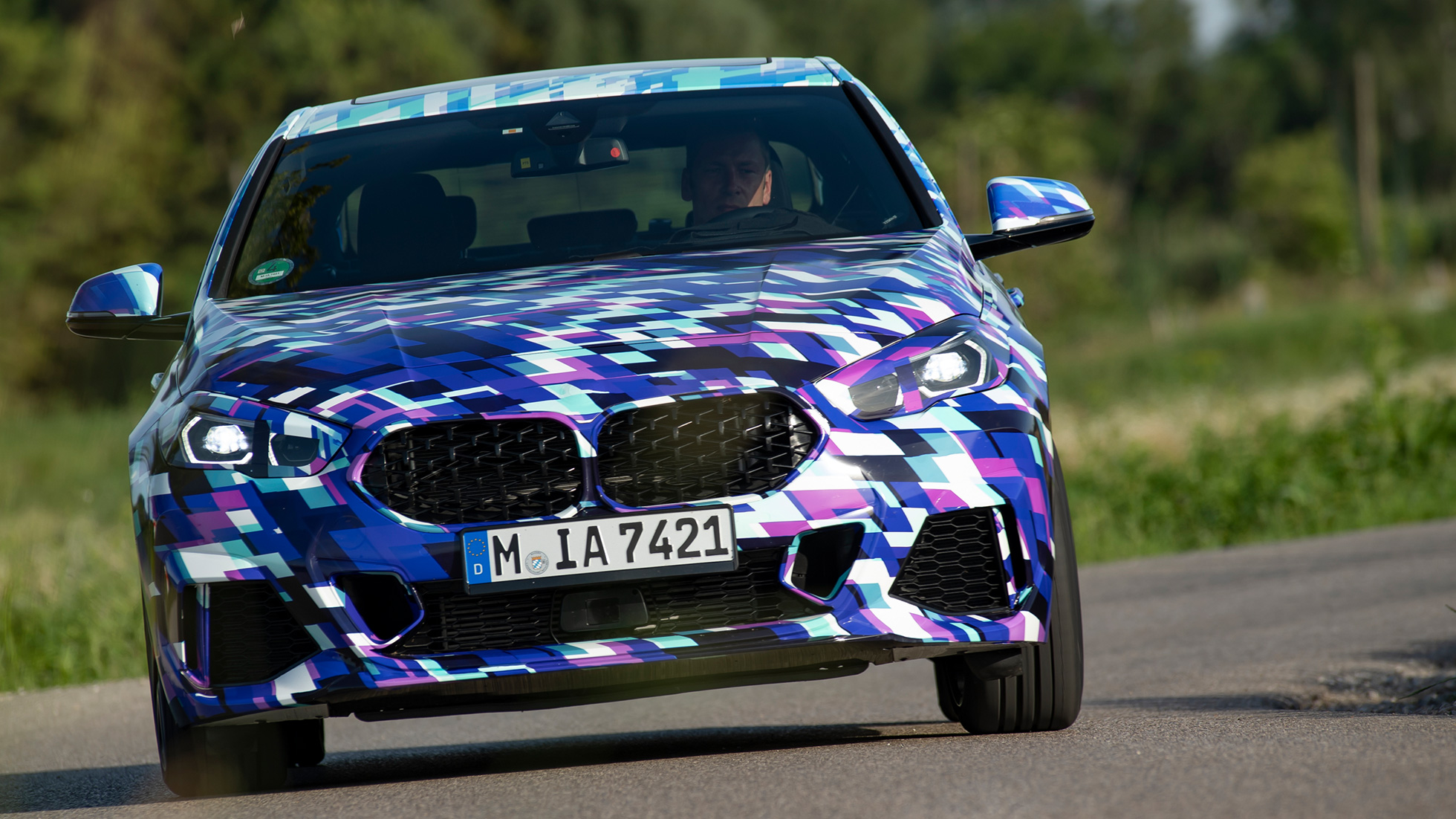 A BMW 2-es Gran Coupé orr-része BMW 2-es Gran Coupé, F44, 2020, az álcázott prototípus elölnézetből