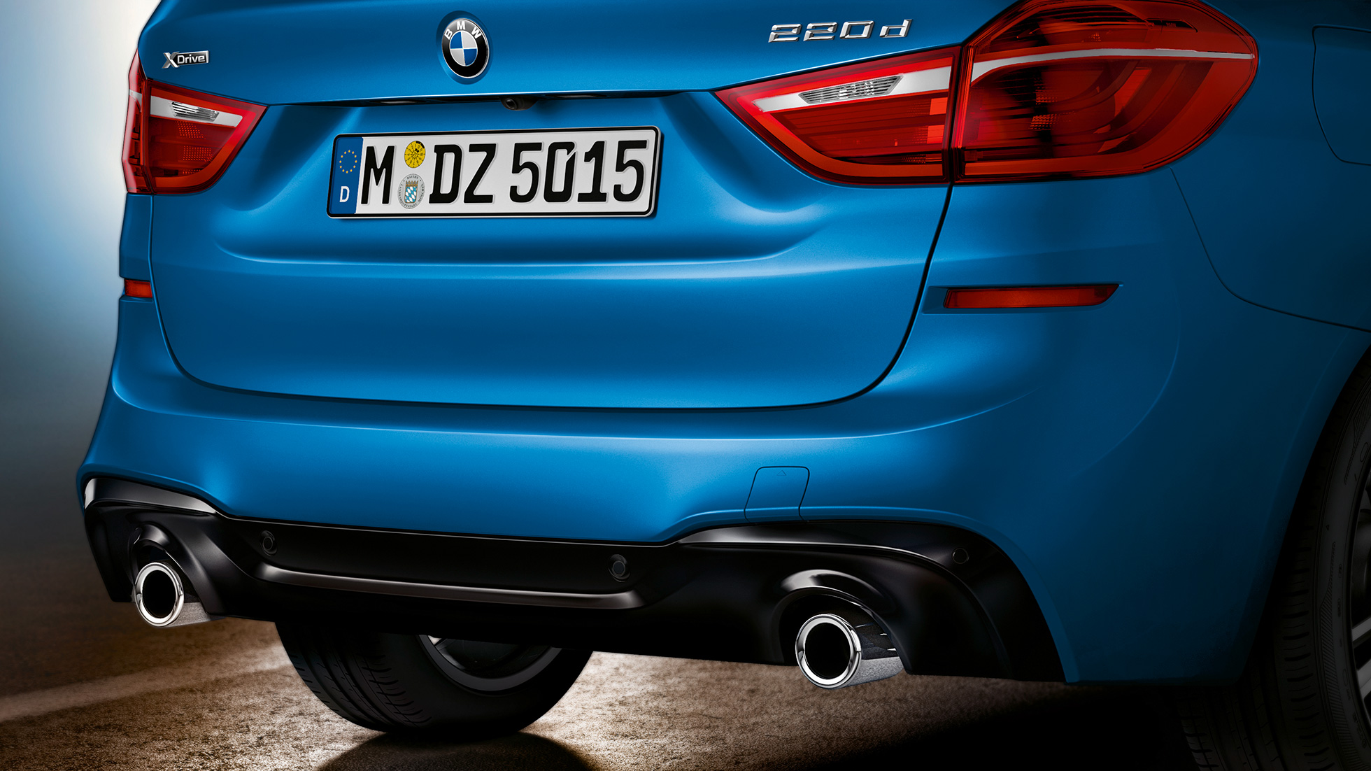 Hátsó szekció, BMW 2 Gran Tourer Hátsó szekció, BMW 2 Gran Tourer, F46, Facelift 2018, Misano kék metál, a far közelről