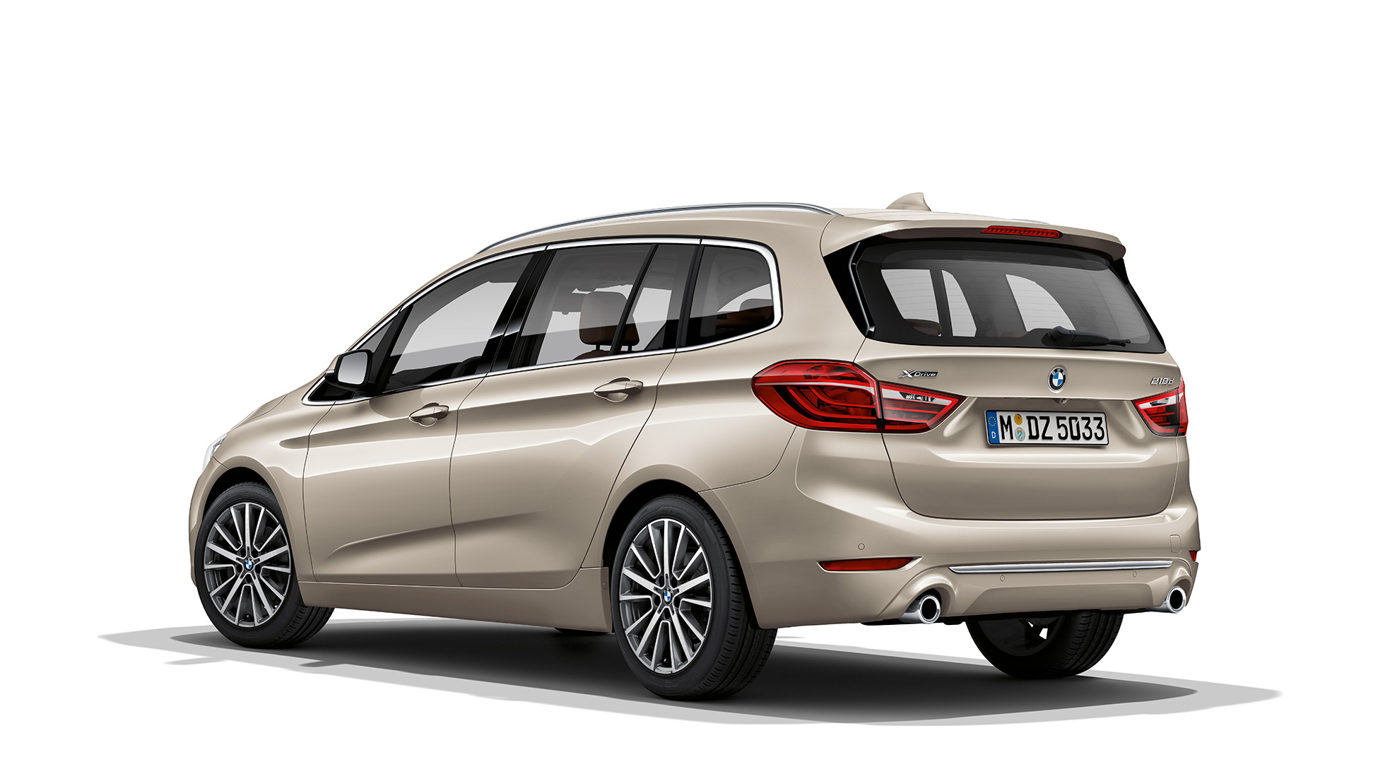 Rézsútos hátulnézet, BMW 2 Gran Tourer, Luxury Line modell BMW 2 Gran Tourer, 218d xDrive, Luxury Line modell, F46, Facelift 2018, Kashmir ezüst, rézsútos elölnézet