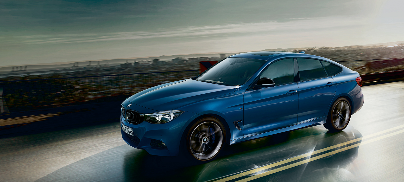 A BMW 3-as Gran Turismo mozgás közben A BMW 3-as Gran Turismo mozgás közben