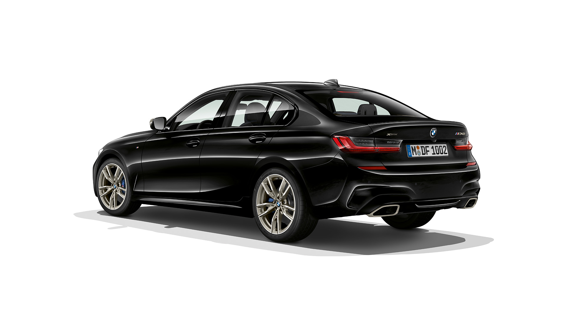 BMW 3-as Limousine, M340i xDrive, far. A BMW 340i xDrive Limousine háromnegyedes hátulnézete.