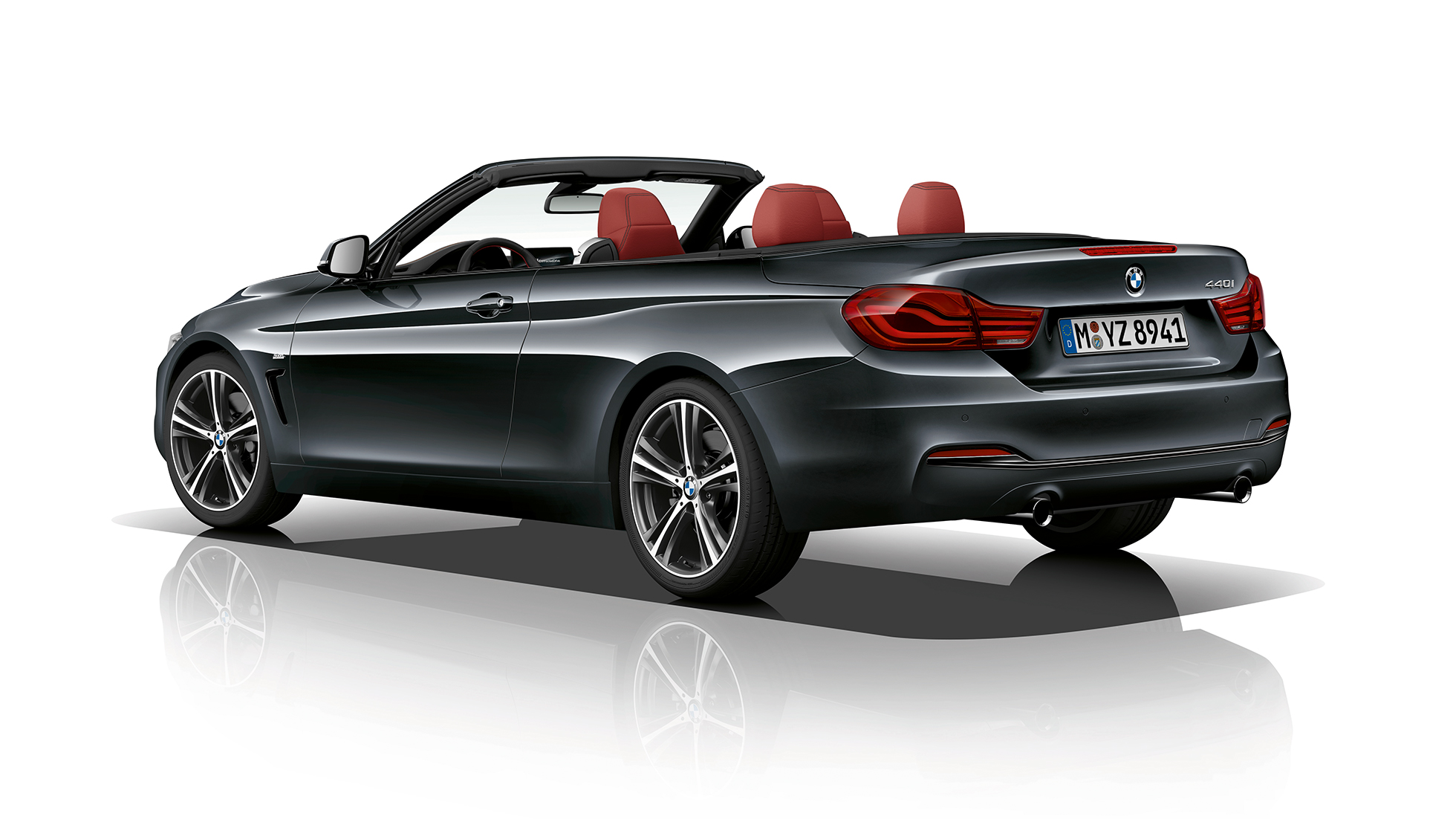 BMW 4-es Cabrio, a Sport Line modell háromnegyedes hátulnézetből BMW 4-es Cabrio, a Sport Line modell háromnegyedes hátulnézetből