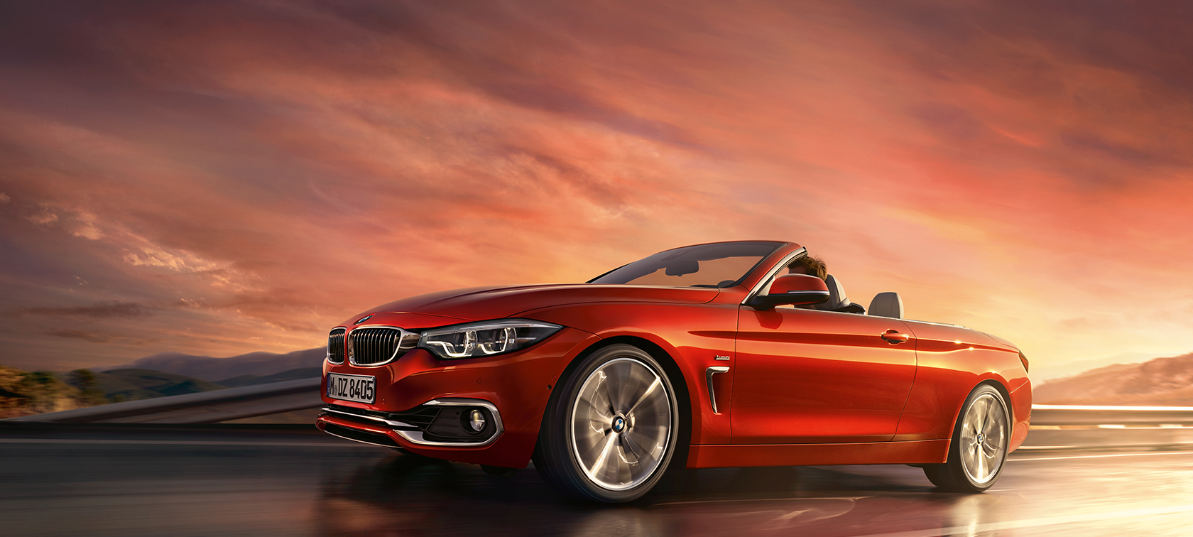 Egy BMW 4-es Cabrio haladás közben Egy BMW 4-es Cabrio haladás közben