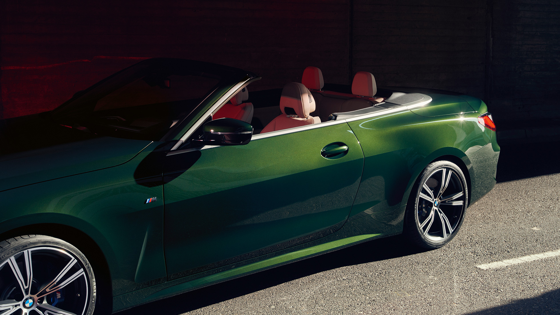 Oldalnézet, BMW 4 Cabrio, G23, 2020 BMW 4 Cabrio, G23, 2020, Sanremo zöld metál, oldalnézet, belső tér