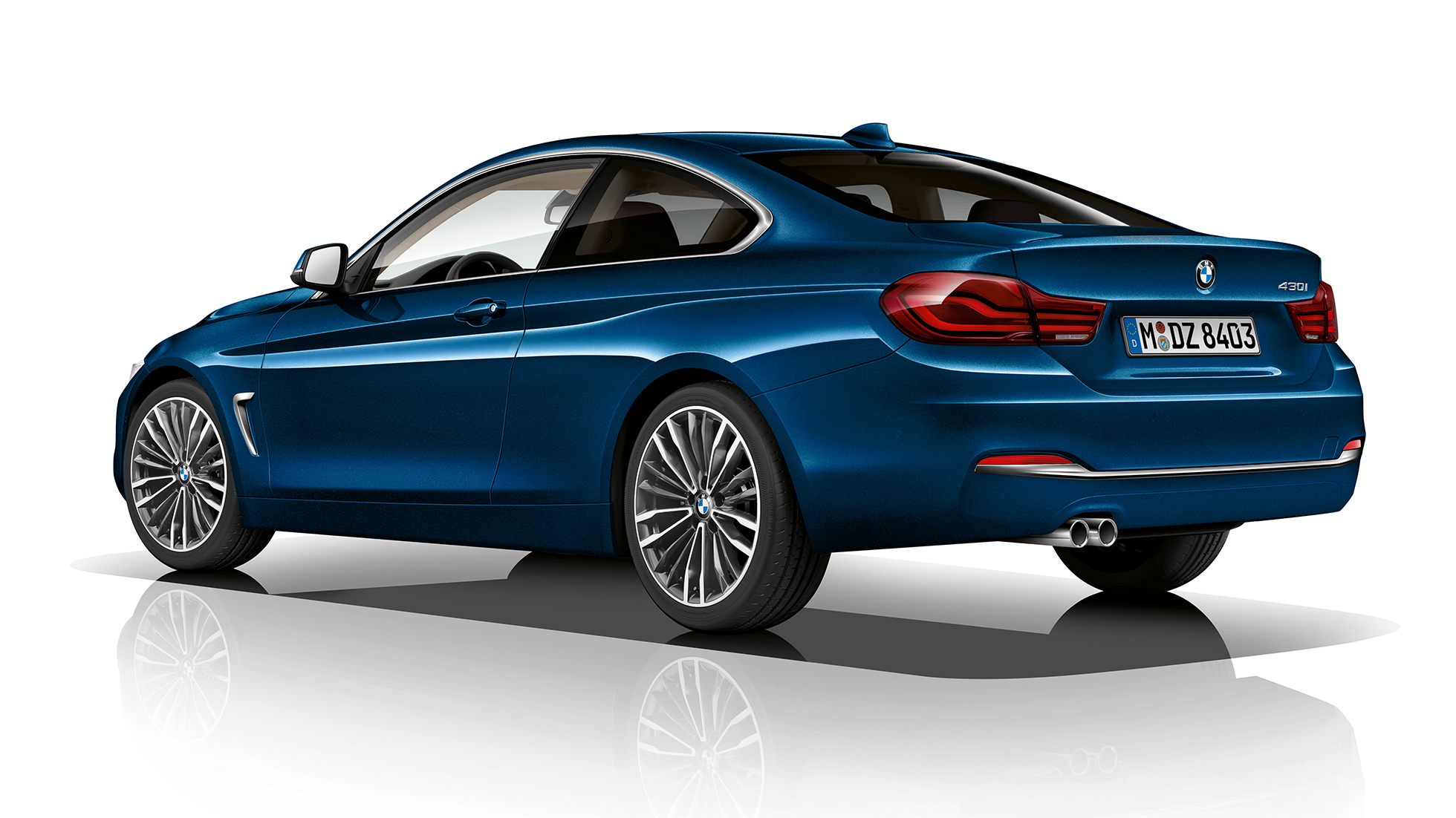 BMW 4-es Coupé, a Luxury Line modell háromnegyedes hátulnézetből BMW 4-es Coupé, a Luxury Line modell háromnegyedes hátulnézetből