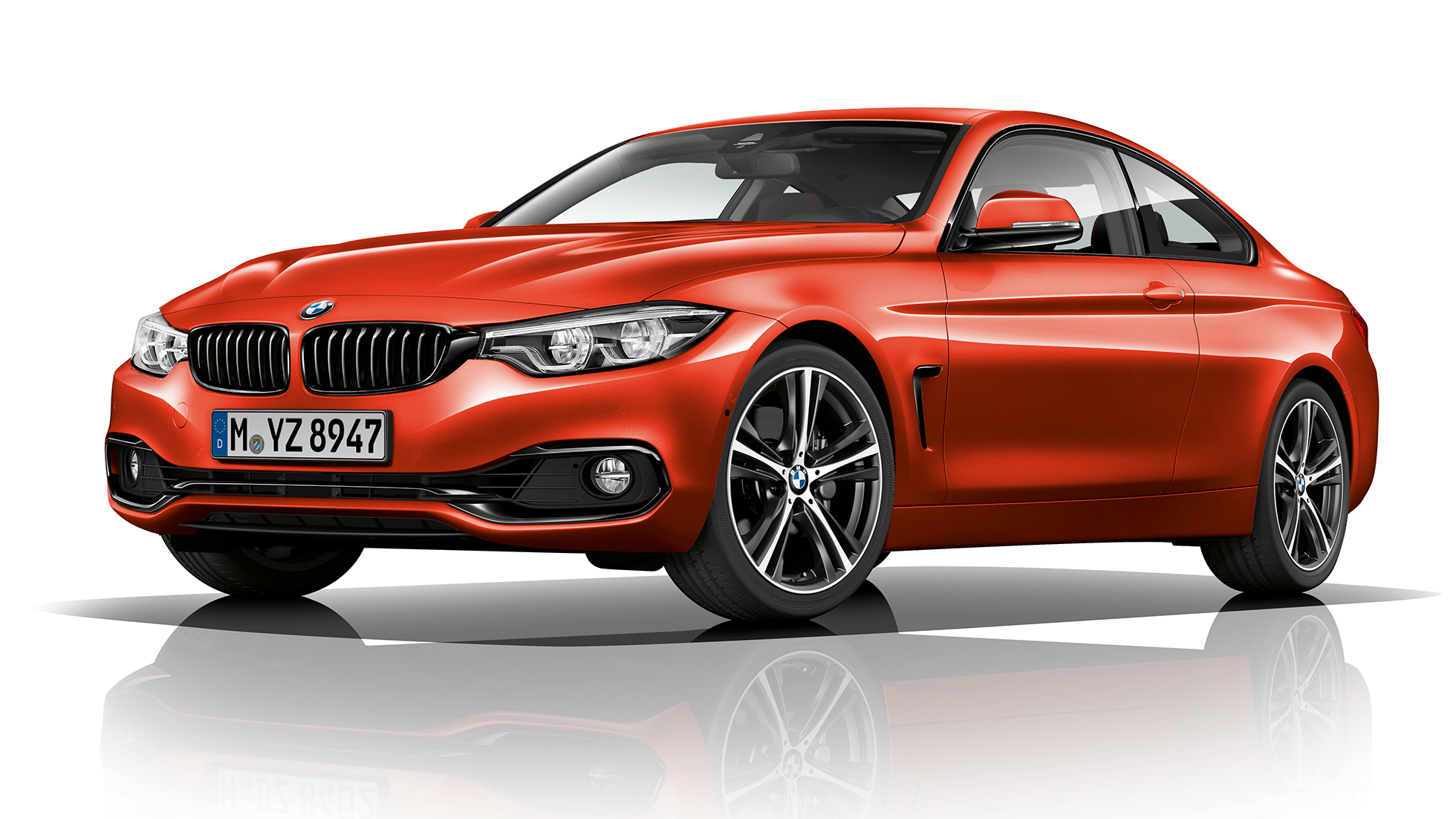 BMW 4-es Coupé, a Sport Line modell háromnegyedes elölnézetből BMW 4-es Coupé, a Sport Line modell háromnegyedes elölnézetből