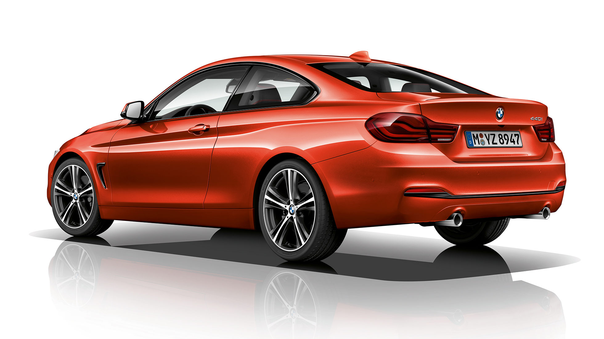 BMW 4-es Coupé, a Sport Line modell háromnegyedes hátulnézetből BMW 4-es Coupé, a Sport Line modell háromnegyedes hátulnézetből