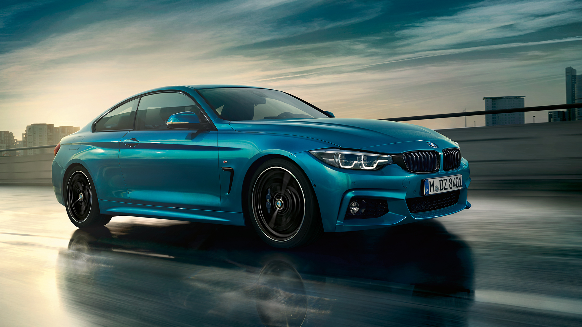 BMW 4-es Coupé, oldalnézet BMW 4-es Coupé, oldalnézet