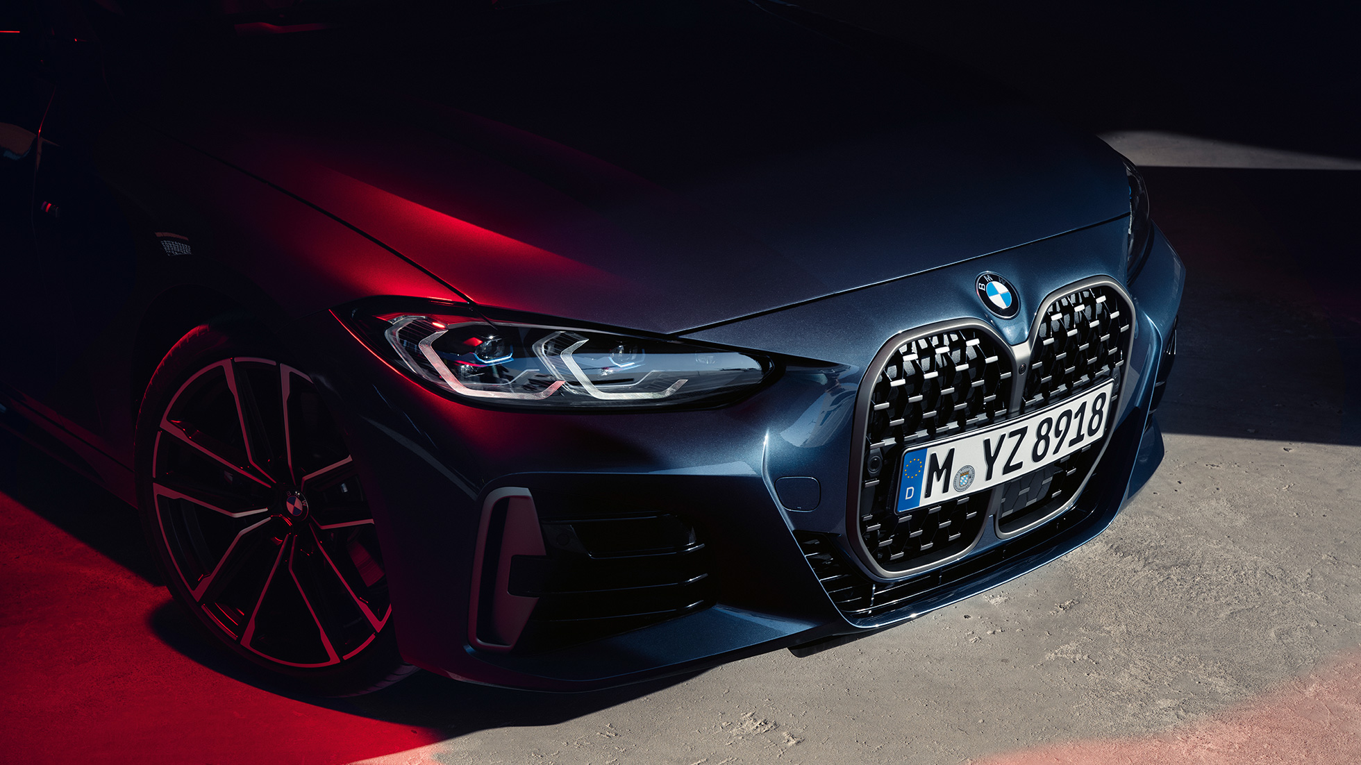 Rézsútos elölnézet, BMW dupla vese, BMW 4 Coupé, G22, 2020 BMW 4 Coupé, G22, 2020, Arctic Race kék metál, rézsútos elölnézet, BMW dupla vese