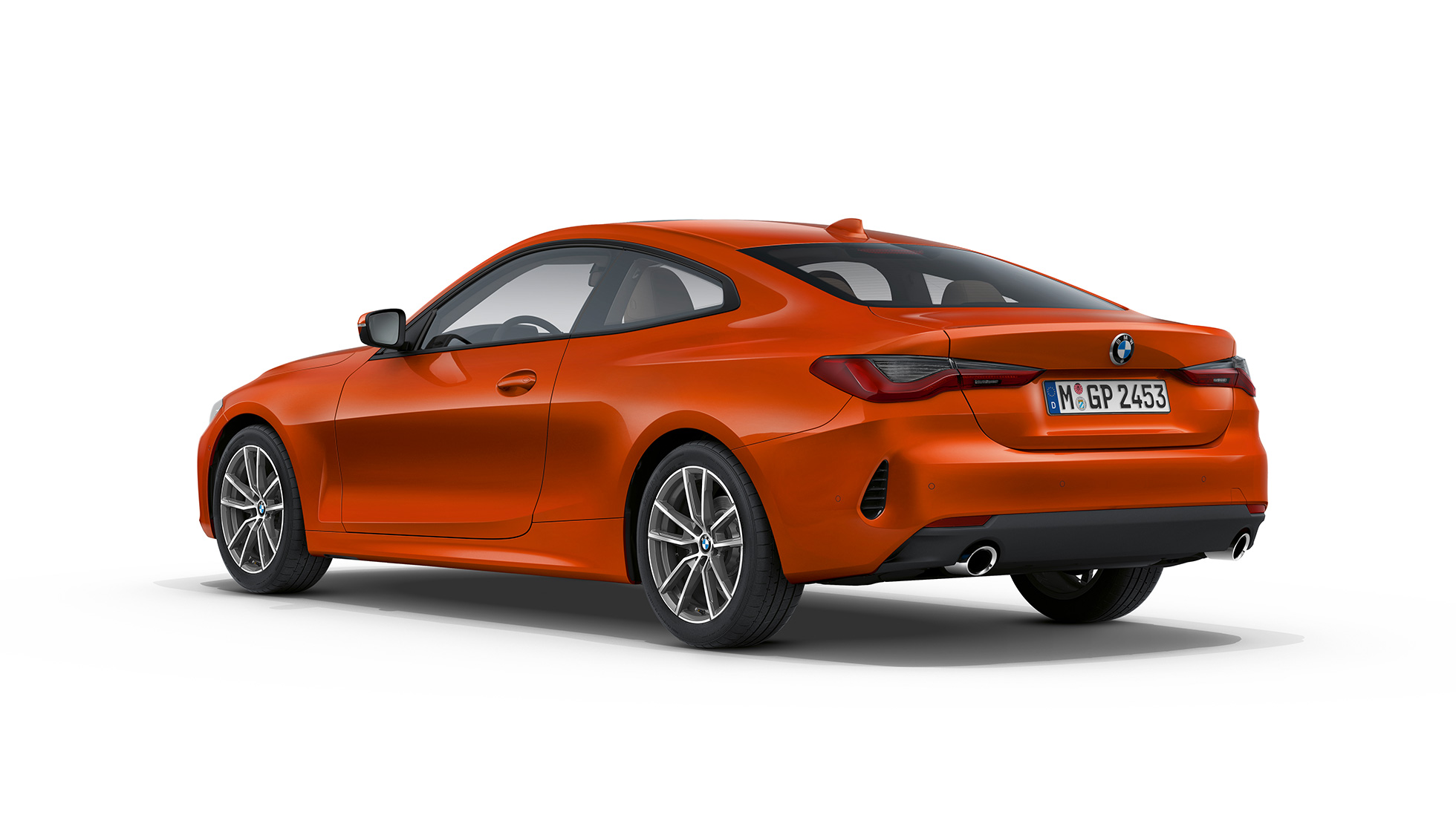 Rézsútos hátulnézet, BMW 4 Coupé, alapfelszereltségű modell, G22, 2020 BMW 4 Coupé, G22, 2020, alapfelszereltségű modell, Sunset narancs metál, rézsútos hátulnézet
