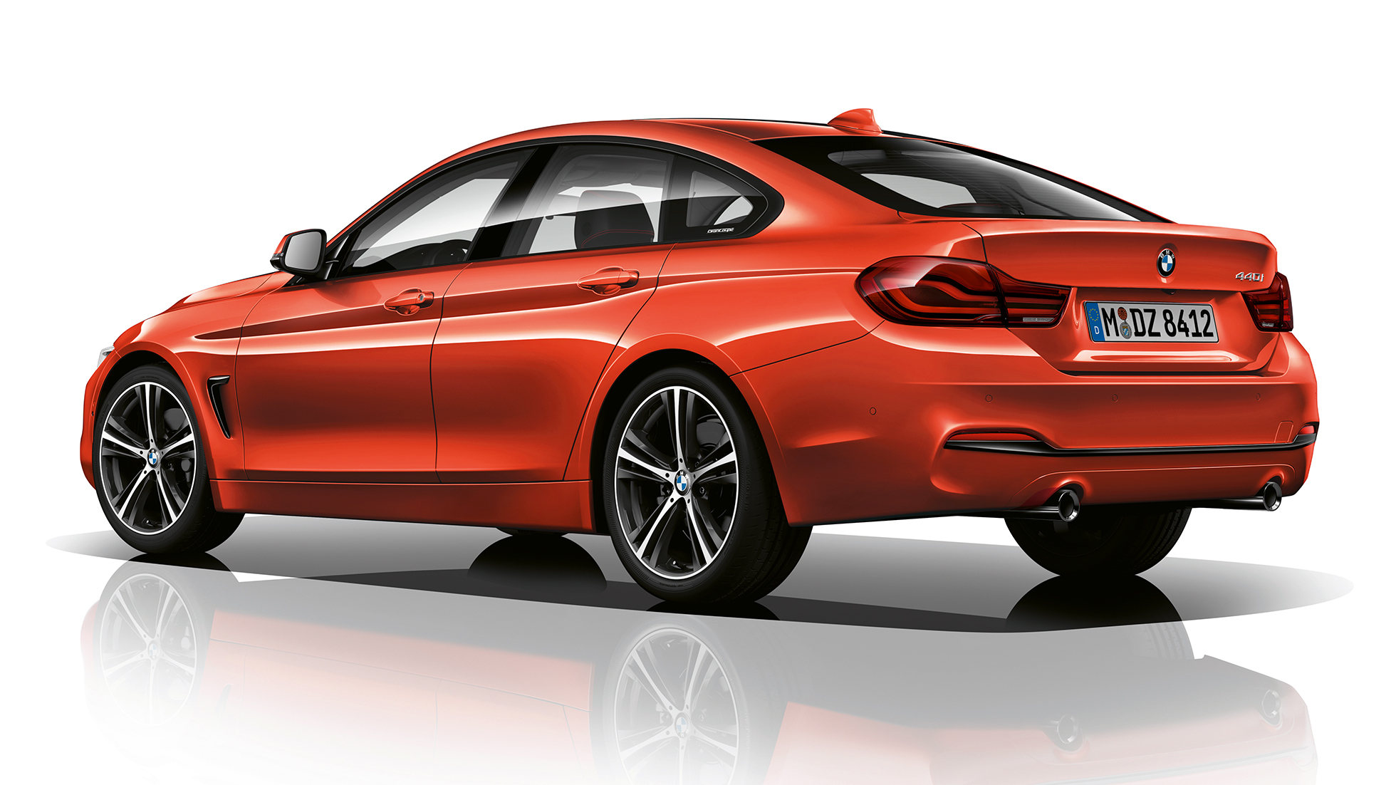BMW 4-es Gran Coupé, a Sport Line modell háromnegyedes hátulnézetből BMW 4-es Gran Coupé, a Sport Line modell háromnegyedes hátulnézetből