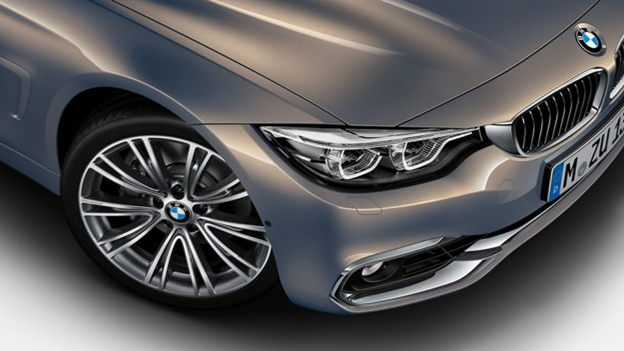 Egy BMW Individual felszereltségű BMW 4-es Gran Coupé háromnegyedes oldalnézetből, felülről Egy BMW Individual felszereltségű BMW 4-es Gran Coupé háromnegyedes oldalnézetből, felülről