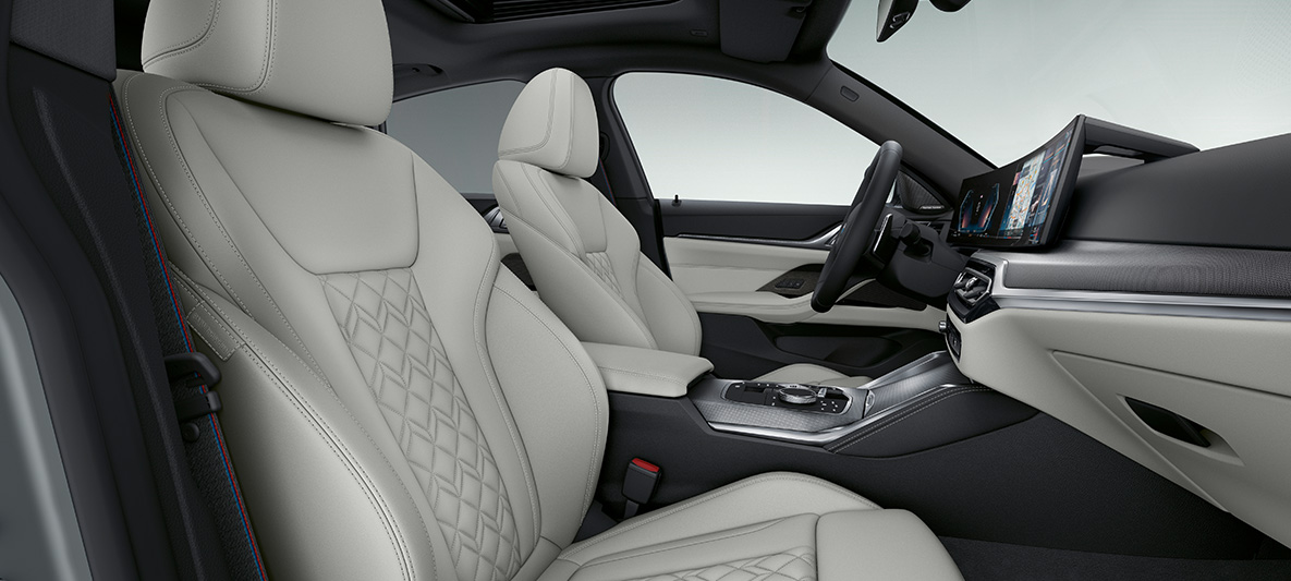 Merino bőrkárpit, Elefántcsont, BMW 4 Gran Coupé, G26, 2021, belső tér BMW Individual Merino bőrkárpit kibővített tartalommal, Elefántcsont, BMW 4 Gran Coupé, G26, 2021, belső tér, műszerfal
