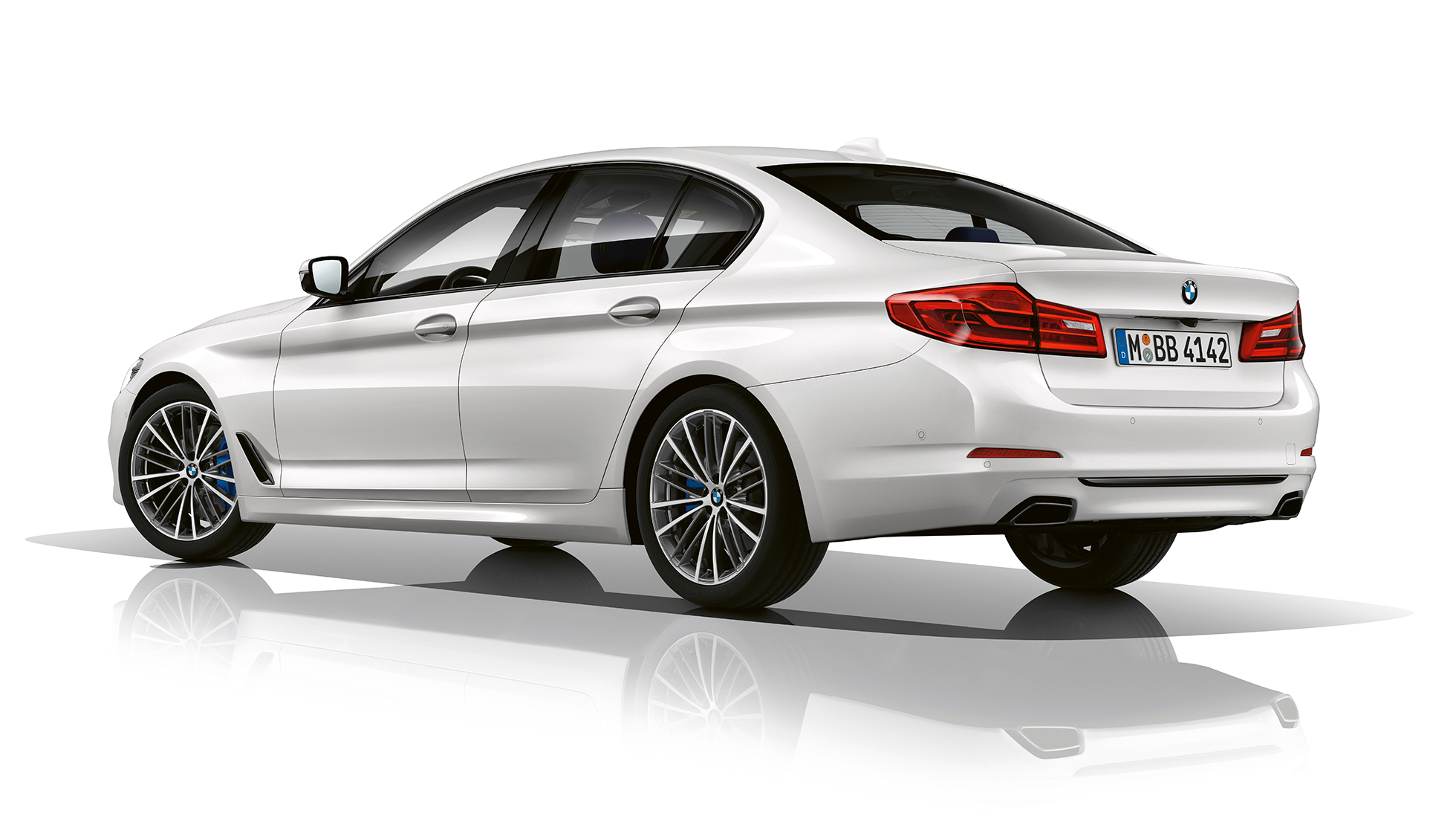 Sport Line, rézsútos hátulnézet, BMW 5 Limousine Sport Line, BMW 5 Limousine, 540i Limousine, G30, Alpesi fehér metál, rézsútos hátulnézet