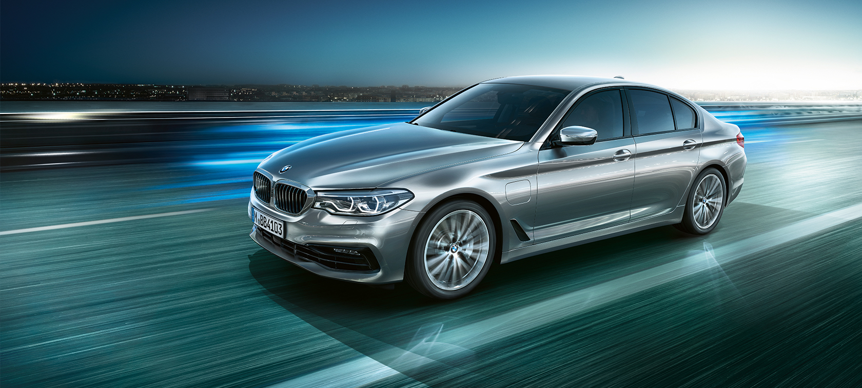 BMW 530e Limousine BMW 530e Limousine, BMW 5 Limousine, plug-in hibrid, Gleccser ezüst metál, rézsútos elölnézet