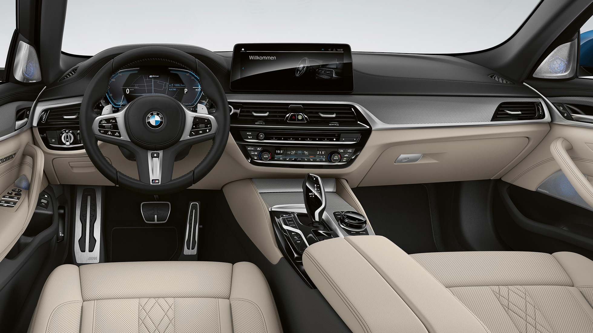 Műszerfal, BMW 5 Limousine, plug-in hibrid, G30, M Sport csomag
BMW 5 Limousine, 520d xDrive, G30, 2020, M Sport csomag, fekete Dakota bőrkárpit kék kontrasztvarrással, belső tér