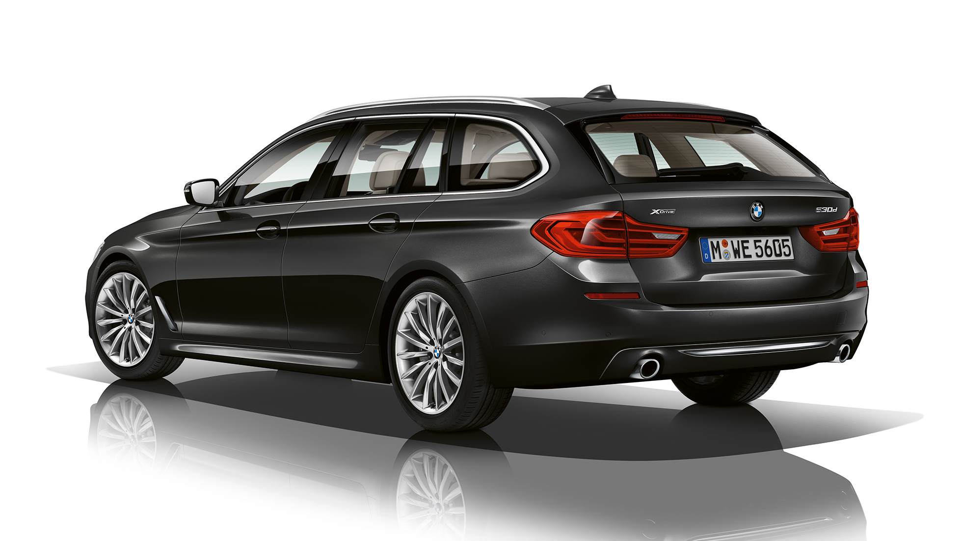 Luxury Line, rézsútos hátulnézet, BMW 5 Touring Luxury Line, BMW 5 Touring, 540i xDrive Touring, G31, Sophisto szürke metál briliáns hatással, rézsútos hátulnézet