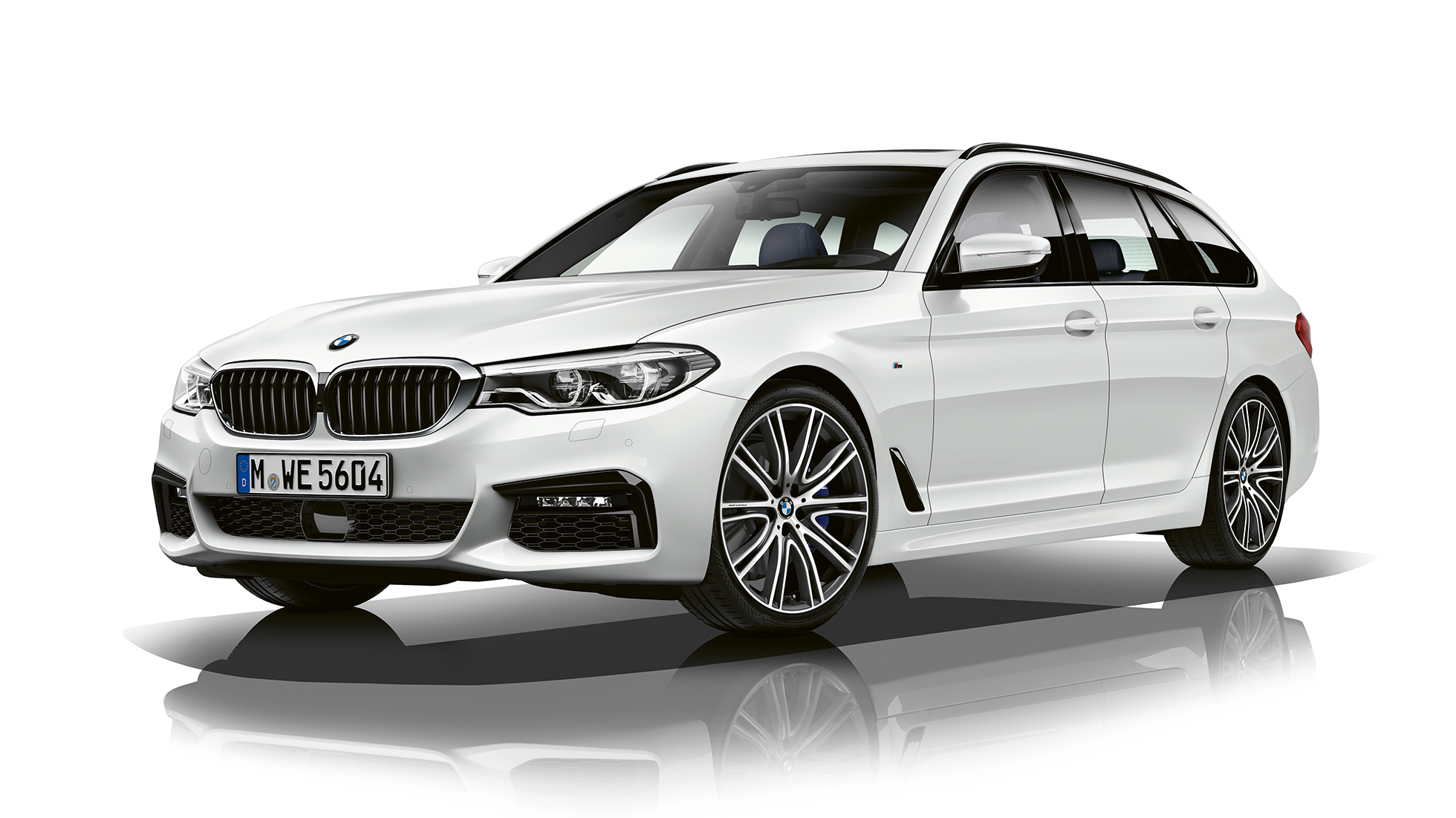 M Sport csomag, rézsútos elölnézet, BMW 5 Touring M Sport csomag, BMW 5 Touring, 530d xDrive Touring, G31, Alpesi fehér, rézsútos elölnézet