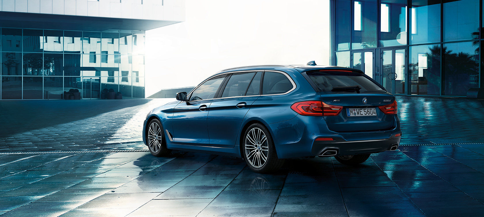 Kényelem, BMW 5 Touring Kényelem, BMW 5 Touring, 530d xDrive Touring, G31, rézsútos hátulnézet