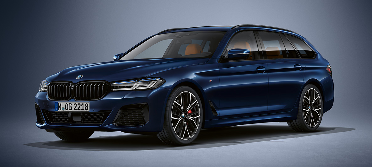 Individual fényezés, BMW 5 Touring, G31 BMW 5 Touring Individual, G31, Facelift 2020, egy álló autó rézsútos elölnézetből