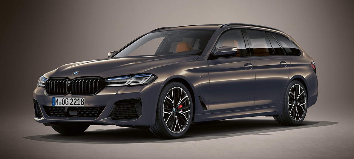 Individual fényezés, BMW 5 Touring, G31 BMW 5 Touring Individual, G31, Facelift 2020, egy álló autó rézsútos elölnézetből