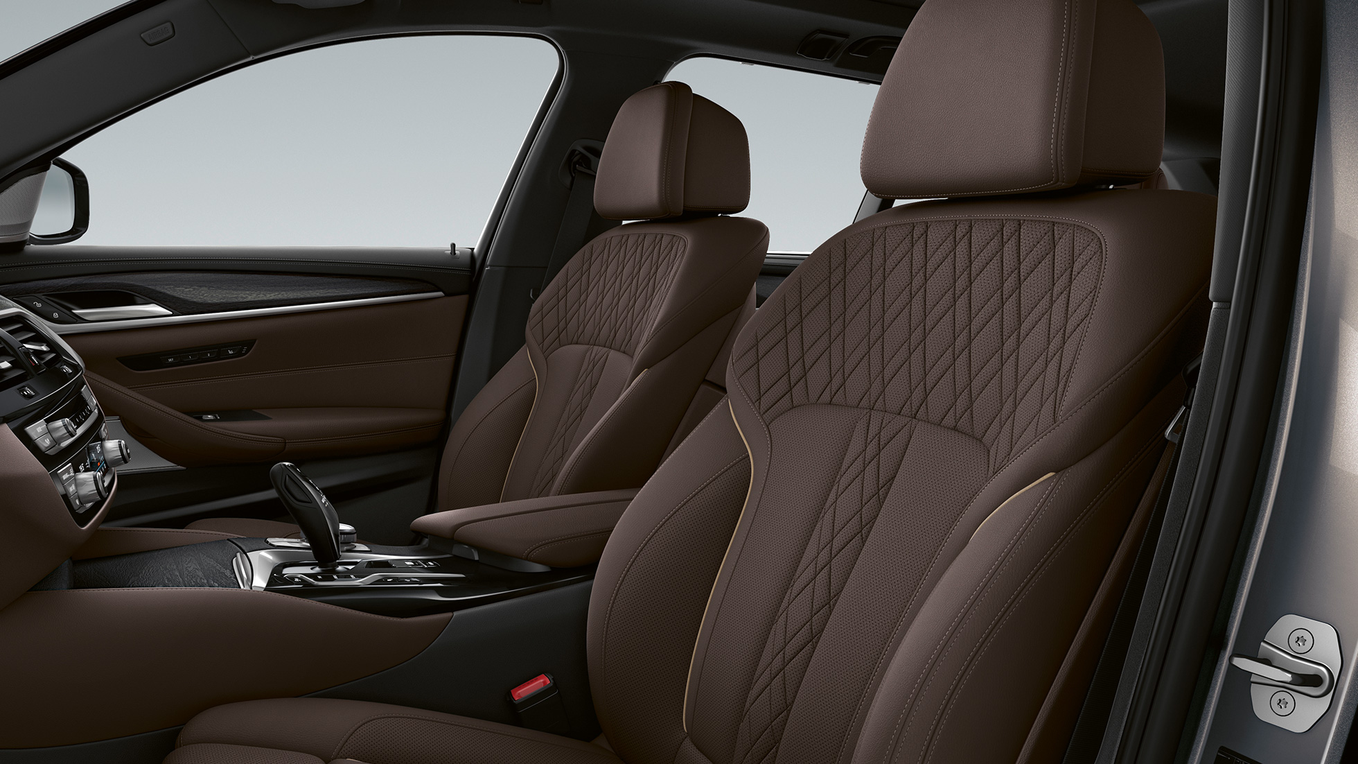 Kárpit, BMW 5 Touring, G31, Luxury Line Exkluzív, Mokka színű Nappa bőrkárpit exkluzív varrással és kontrasztszegéllyel, BMW 5 Touring, 530i, G31, 2020, Luxury Line, belső tér